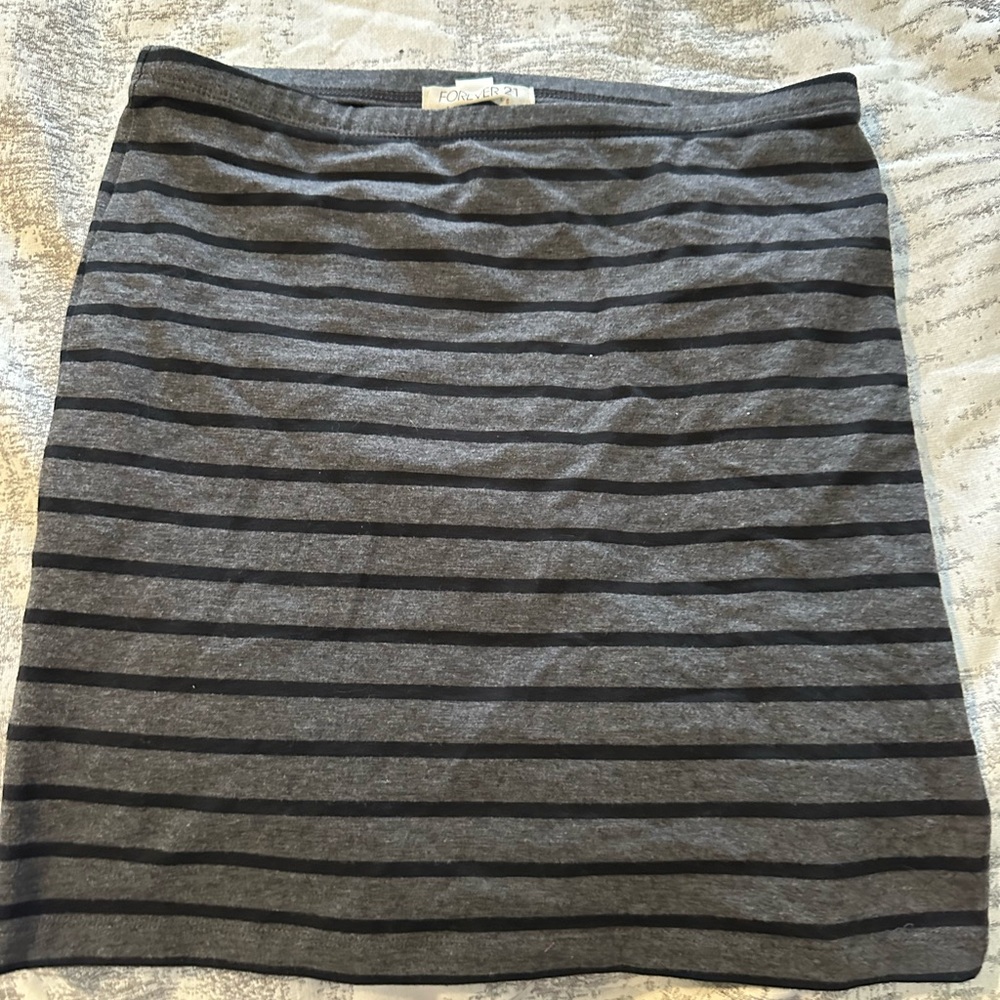 Forever 21 Gray Striped Skirt size M
